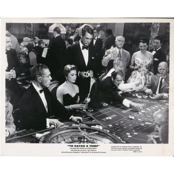 LA MAIN AU COLLET Photo de presse 11511-52 - 20x25 cm. - 1955 - Cary Grant, Alfred Hitchcock