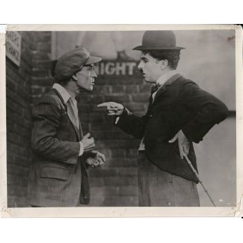 CITY LIGHTS Movie Still 34 - 8x10 in. - 1931/R1940 - Charles Chaplin, Virginia Cherrill