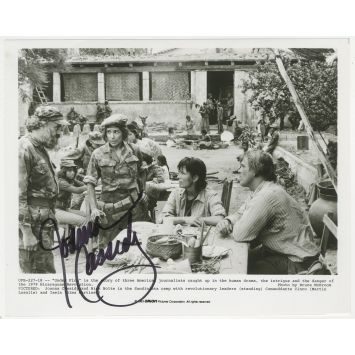 UNDER FIRE photo signée par JOANNA CASSIDY - 20x25 cm. - 1983 - autographe