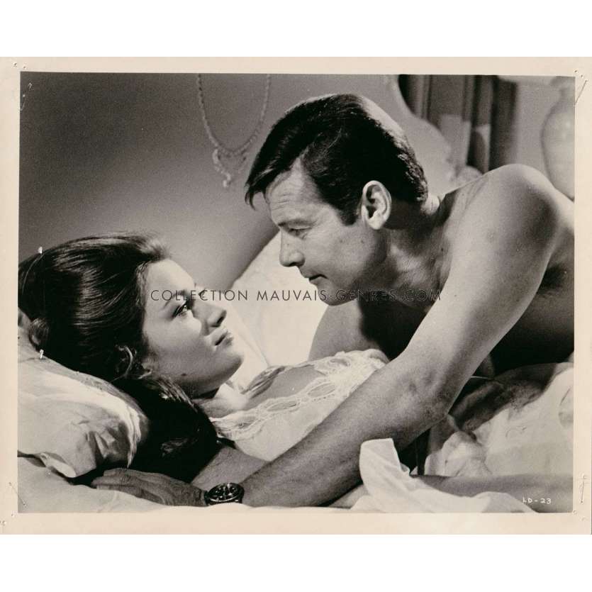 VIVRE ET LAISSER MOURIR Photo de presse LD-23 - 20x25 cm. - 1973 - Roger Moore, James Bond