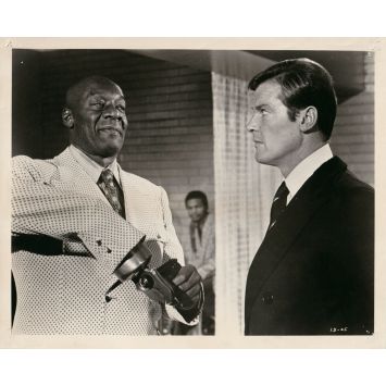 LIVE AND LET DIE Movie Still LD-25 - 8x10 in. - 1973 - James Bond, Roger Moore