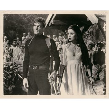 VIVRE ET LAISSER MOURIR Photo de presse LD-31 - 20x25 cm. - 1973 - Roger Moore, James Bond