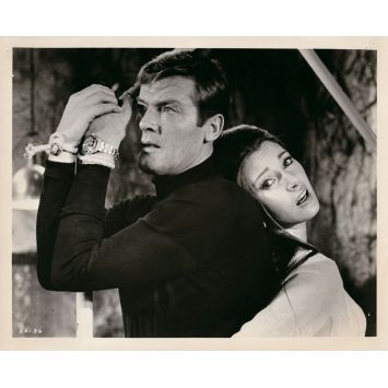 VIVRE ET LAISSER MOURIR Photo de presse LD-36 - 20x25 cm. - 1973 - Roger Moore, James Bond