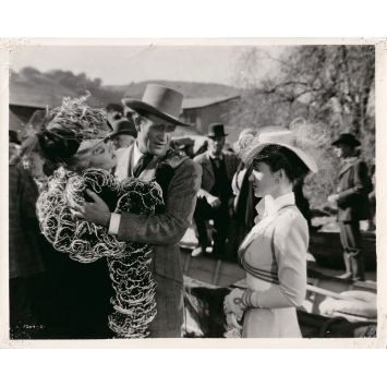 LES ECUMEURS Photo de presse N21 - 20x25 cm. - 1942 - Marlene Dietrich, John Wayne, Ray Enright