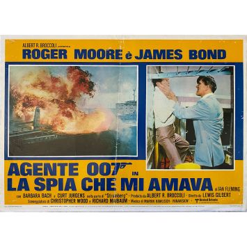 THE SPY WHO LOVED ME Movie Poster- 18x26 in. - 1977 - Lewis Gilbert, Roger Moore