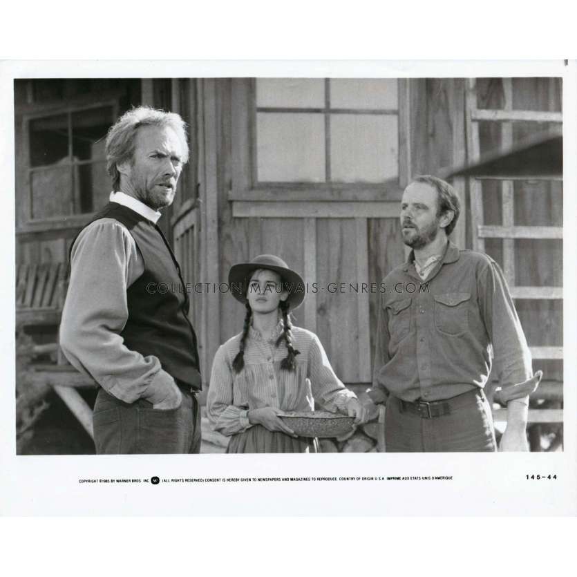 PALE RIDER Photo de presse 145-44 - 20x25 cm. - 1985 - Michael Moriarty, Clint Eastwood