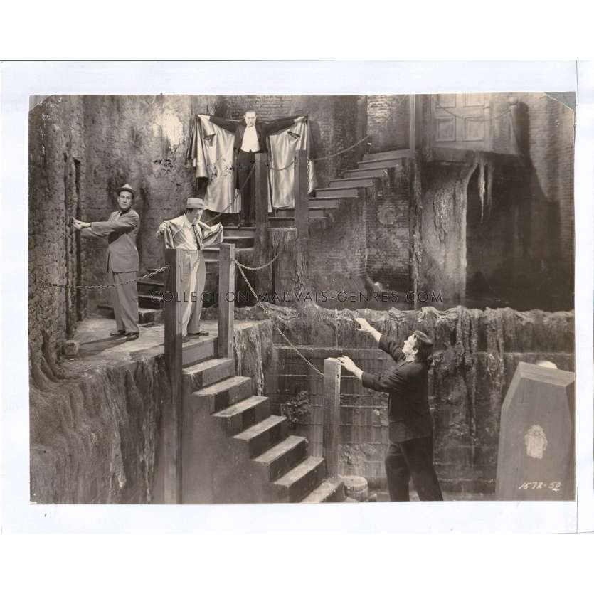 DEUX NIGAUDS CONTRE FRANKENSTEIN Photo de presse 1572-50 - 20x25 cm. - 1948 - Bud Abbott, Lou Costello