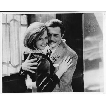 MARRIAGE ITALIAN STYLE Movie Still N10 - 8x10 in. - 1964 - Vittorio De Sica, Sophia Loren, Marcello Mastroianni