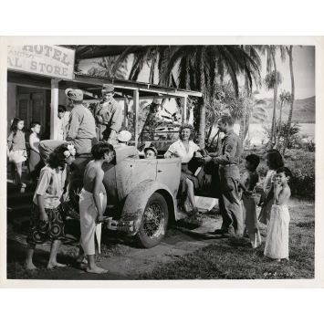 LA BELLE DU PACIFIQUE Photo de presse 8179-69 - 20x25 cm. - 1953 - Rita Hayworth, Curtis Bernhardt