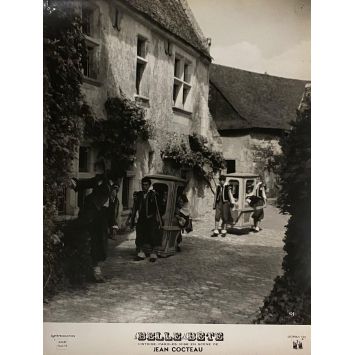 LA BELLE ET LA BETE Photo de film 101 - 24x30 cm. - 1946 - Jean Marais, Jean Cocteau