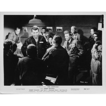 FLAMMES SUR L'ASIE Photo de Presse 20x25 US 1958 Robert Mitchum, Robert Wagner