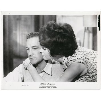 MADAME CROQUE MARIS Photo de presse 74-24 - 20x25 cm. - 1964 - Shirley McLaine, J. Lee Thompson