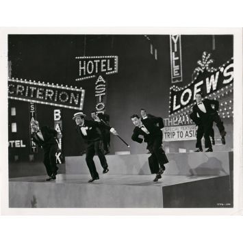 CHANTONS SOUS LA PLUIE Photo de presse 1546-106 - 20x25 cm. - 1952 - Gene Kelly, Stanley Donen