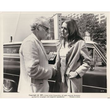 L'HOPITAL Photo de presse H-14 - 20x25 cm. - 1971 - Arthur Hiller, Diana Rigg