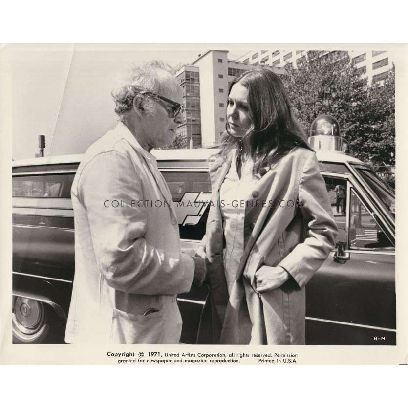L'HOPITAL Photo de presse H-14 - 20x25 cm. - 1971 - Arthur Hiller, Diana Rigg