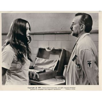 L'HOPITAL Photo de presse H-13 - 20x25 cm. - 1971 - Arthur Hiller, Diana Rigg