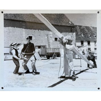 JOUR DE FETE Photo de film N04 - 27x33 cm. - 1949/R1960 - Jacques Tati, Paul Frankeur