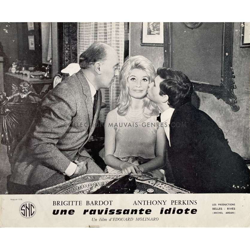 UNE RAVISSANTE IDIOTE Photo de film N02 - 24x30 cm. - 1964 - Edouard Molinaro, Brigitte Bardot