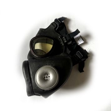 THE NEST Screen-Used U.S M17A1 Gas Mask N3 - 2002 - Movie Prop, Florent-Emilio Siri